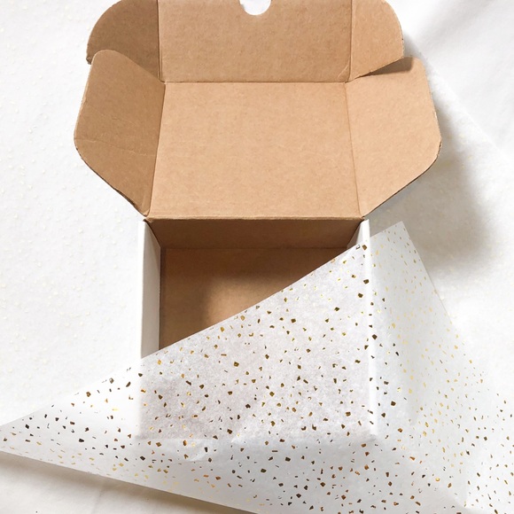 Golden flecked tissue paper 12 20”x30” sheets - Picture 3 of 6